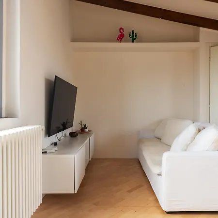 Bilocale In Ottima Posizione: Tra E Lima