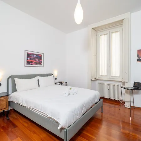 Luxury In The Iconic Avenue Of מילאנו