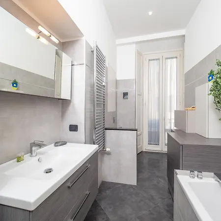 Luxury In The Iconic Avenue Of * מילאנו