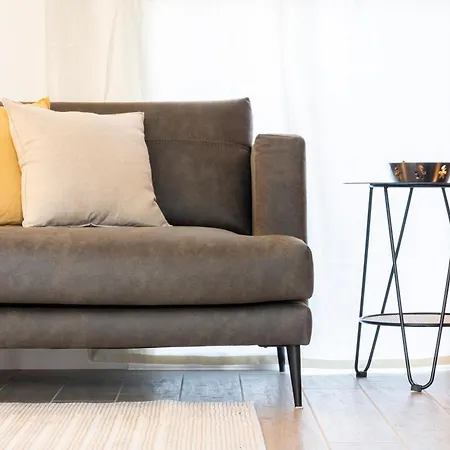 Guesthost - Glam Flat Apartment *