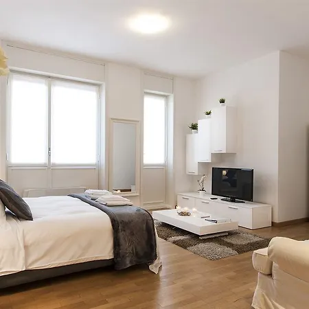 Royal Magenta & Luxury Apartment