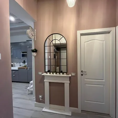 Authentic Ringhiera House Near Metro *