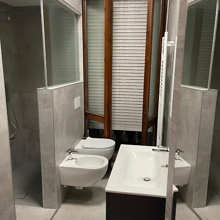 Apartament Bilocale Zona Navigli Mediolan