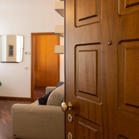 Urban Retreat - Isola District Daire