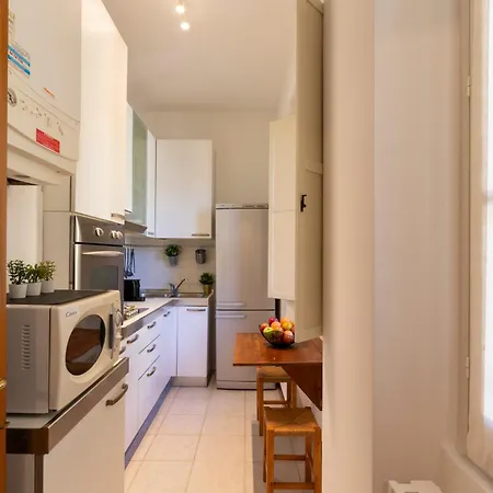 Urban Retreat - Isola District Daire