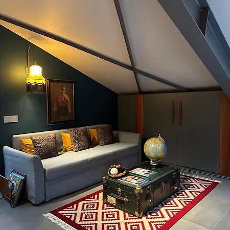 Ms Luxury - Leia Hospitality