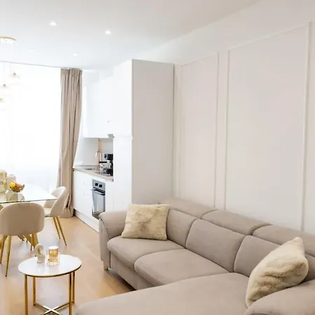 We - Prada Luxury * ميلان