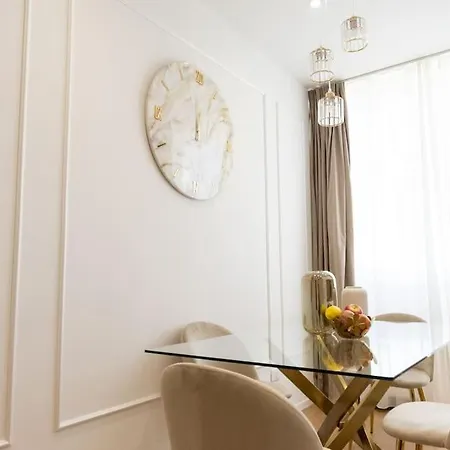 We - Prada Luxury * ميلان