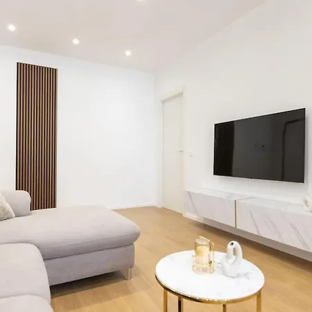 We - Prada Luxury ميلان