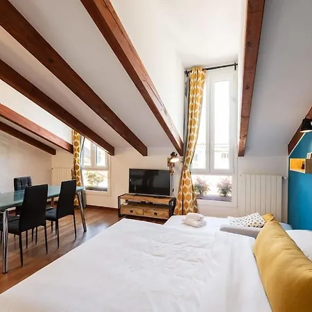 10 Minuti Metro Stazione - Attico Moderno Appartement