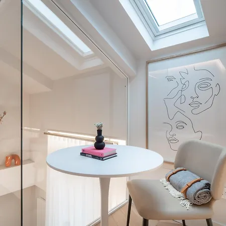 Apartment Design Su 2 Piani Via Della Spiga Milan