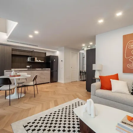Apartment Design Su 2 Piani Via Della Spiga Milan