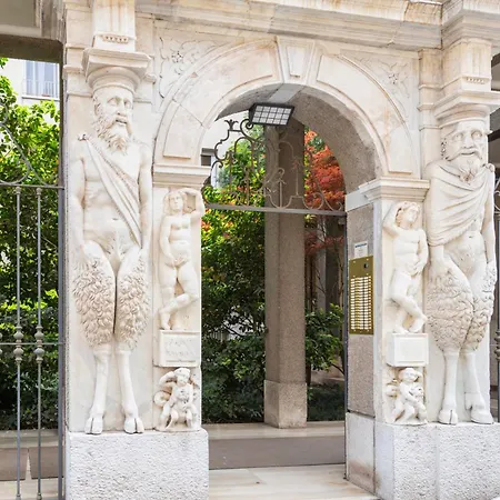 Classy Heritage Home, Center Milan
