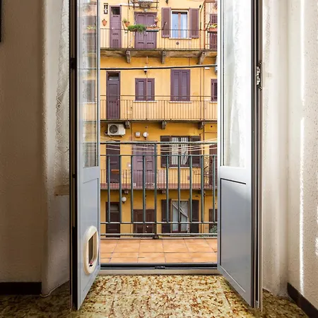 Titty House - Crocetta