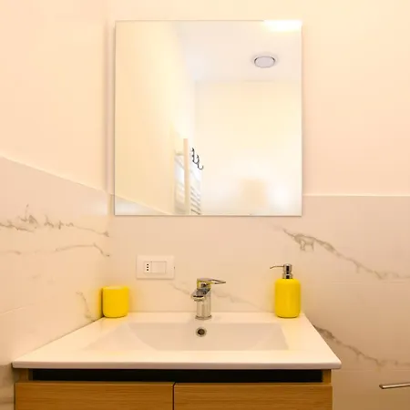 [fond. Prada-ieo] Elegante Con * Milán