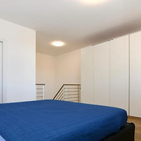 [fond. Prada-ieo] Elegante Con Apartamento *