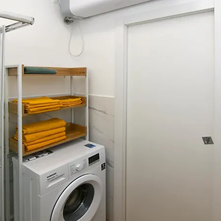 [fond. Prada-ieo] Elegante Con Apartamento