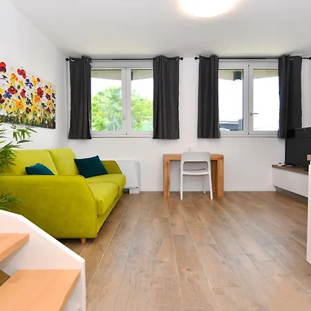 [fond. Prada-ieo] Elegante Con Apartamento *