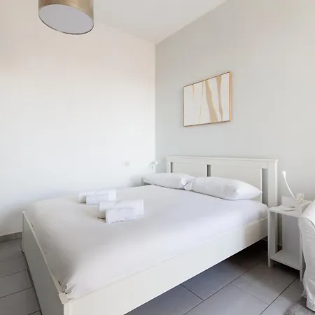 Apartment Bande Nere Mm1 - Modern With Balcony! *