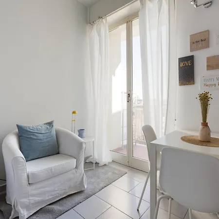 Bande Nere Mm1 - Modern With Balcony! *