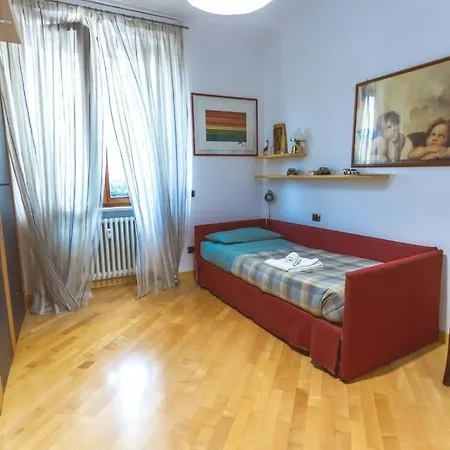 Ampia Oasi A Porta Venezia: Casa In Centro Daire