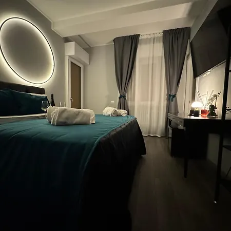 Meg Glamour Vicino I Navigli Milan