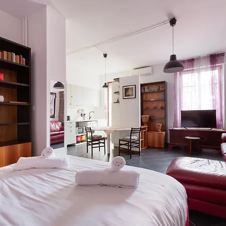 De Angeli M1 - Colorful With Balcony! Apartment