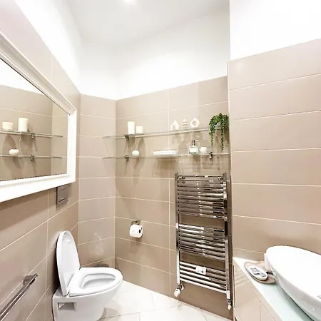 Lis Apartman Milánó