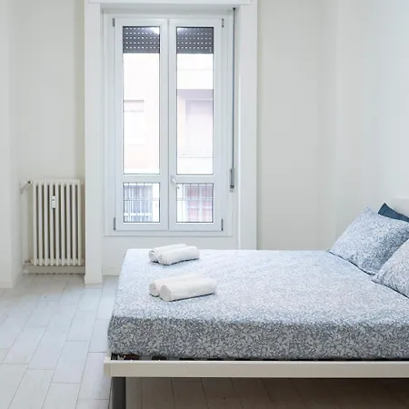 Ce6 - Corso Sempione • Large Milaan