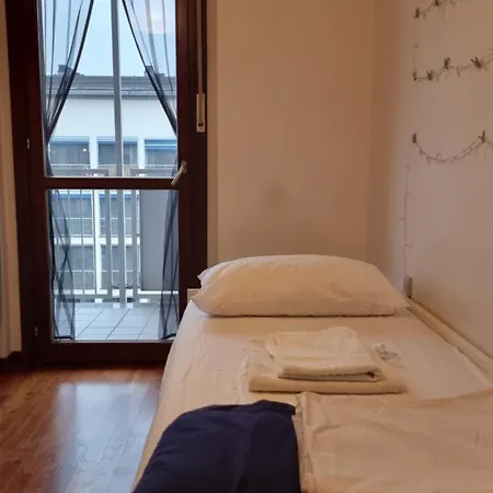 Ubytování v soukromí Cosy Spacious With Private Balcony
