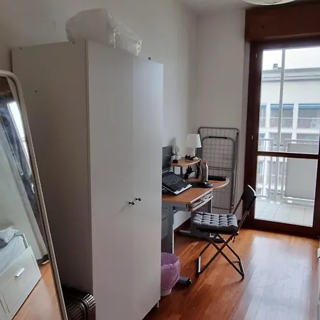 Cosy Spacious With Private Balcony Milán