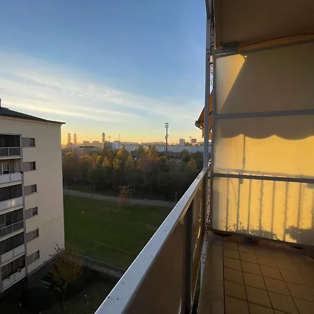 Cosy Spacious With Private Balcony Ubytování v soukromí Milán