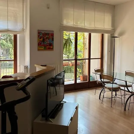 And Cosy Flat In Area * Milano