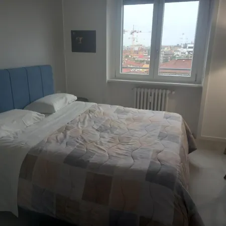 With Free Parking Garage - Con Parcheggio Incluso Nuovo Con 2 Da Letto E Due Bagni - New With 2 Bdrooms 2 Bathrooms- Jellow Subway Metro Gialla Porta Romana 3 Stops To Duomo *
