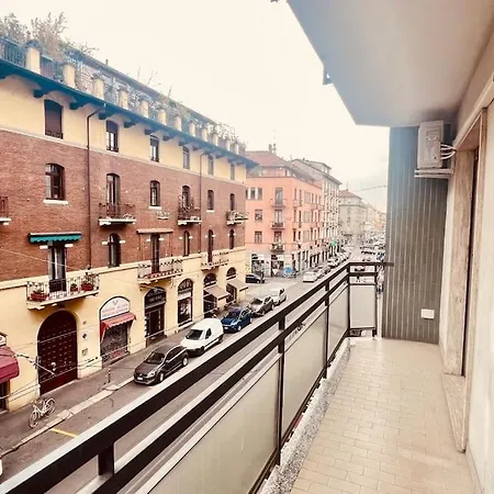 New And Elegant On The Navigli Netflix E * ميلان