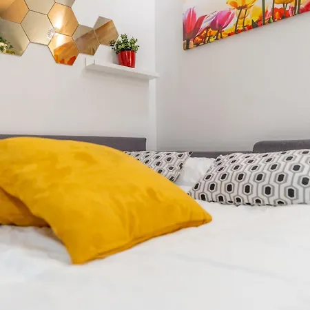 Apartment Lotus & Tulip - Vicino Navigli, City Life, Fiera, San Siro *