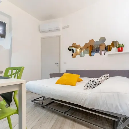 Apartment Lotus & Tulip - Vicino Navigli, City Life, Fiera, San Siro Milan
