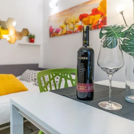 Apartment Lotus & Tulip - Vicino Navigli, City Life, Fiera, San Siro