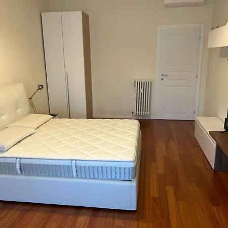 Station Apartment *