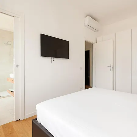 Guesthost - Bright Appartement *