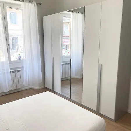 Ampio Bilocale Zona Navigli * ميلان