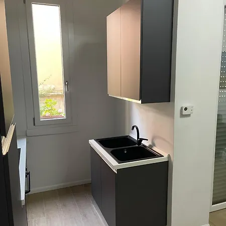 Ampio Bilocale Zona Navigli * ميلان