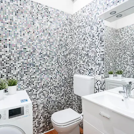 New! Lovely & Friendly In Center B