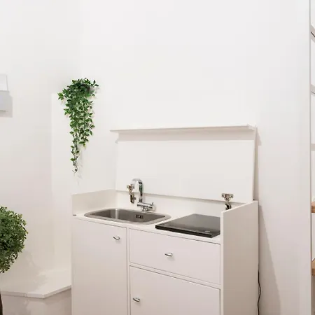 New! Lovely & Friendly In Center B アパート ミラノ