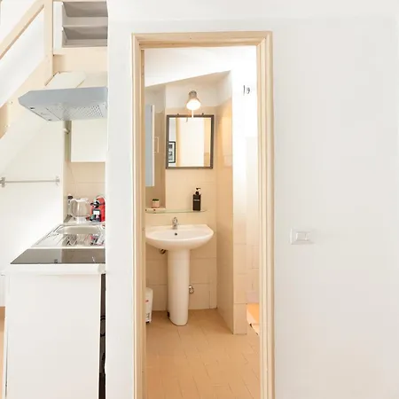 Cream Little - M1 - Center * Milan