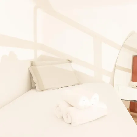 Cream Little - M1 - Center * Milan