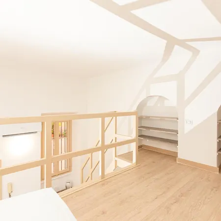 Cream Little - M1 - Center * Milan