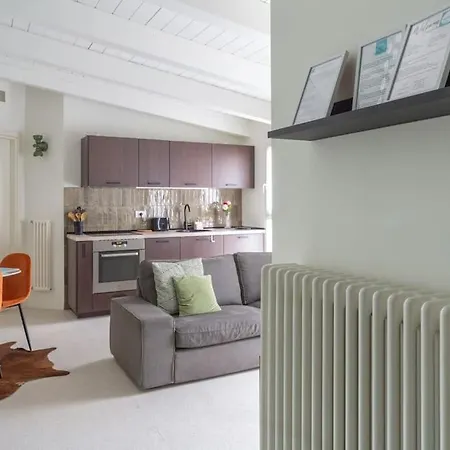 Castaldi Charming Suite-hosted By Sweetstay شقة *