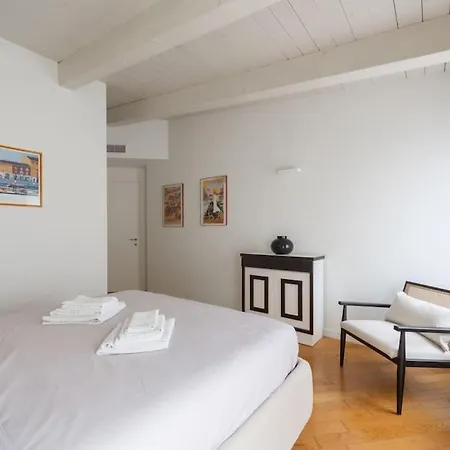 Castaldi Charming Suite-hosted By Sweetstay Апартаменты