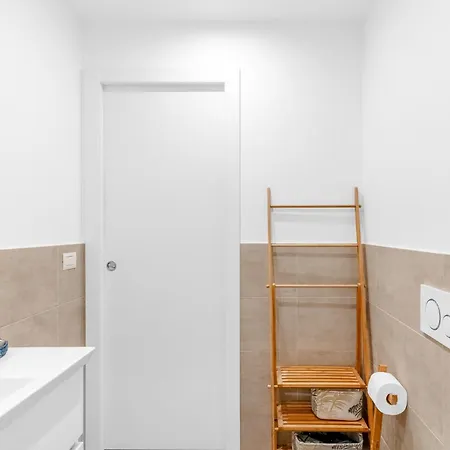 Easy Isola * Milan